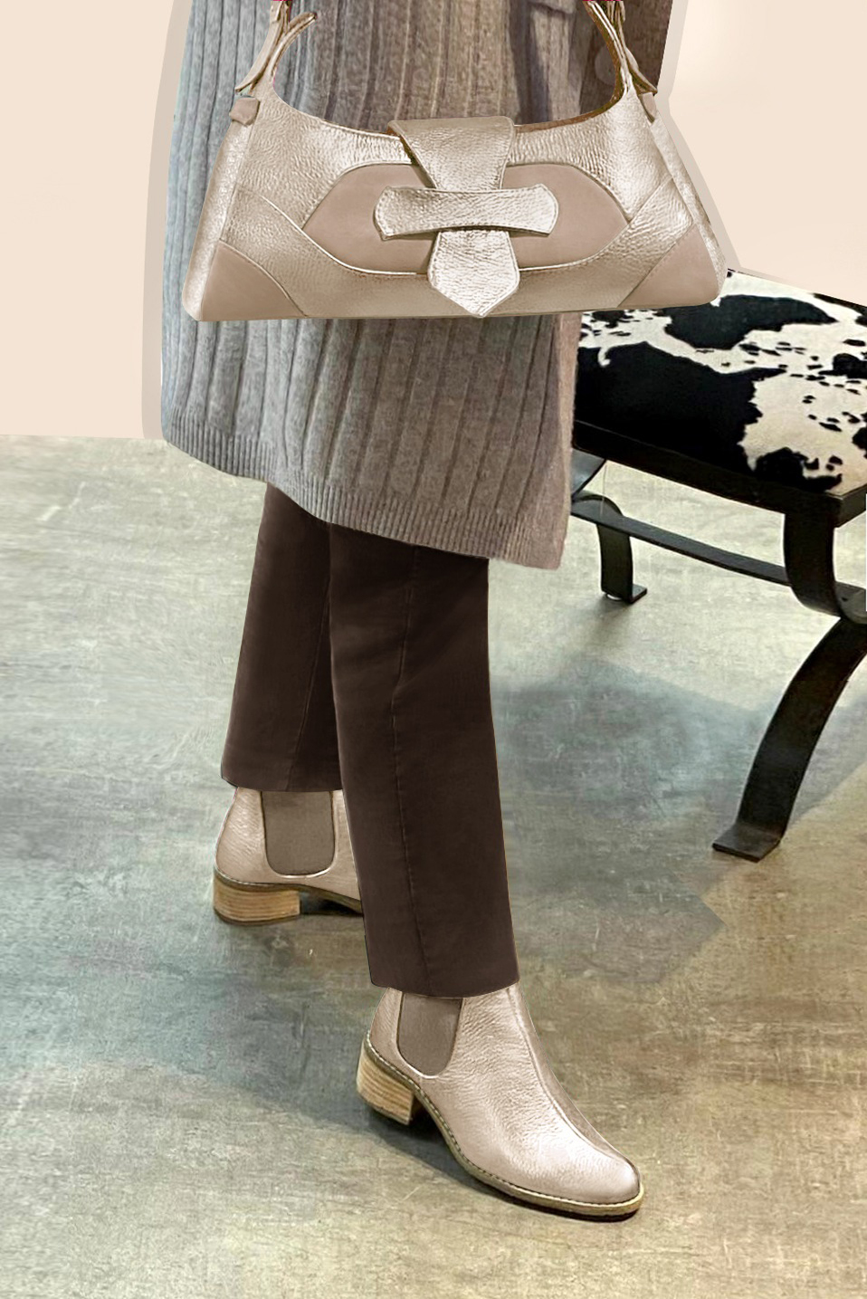 Dress handbag in tan beige and gold leather - Worn view